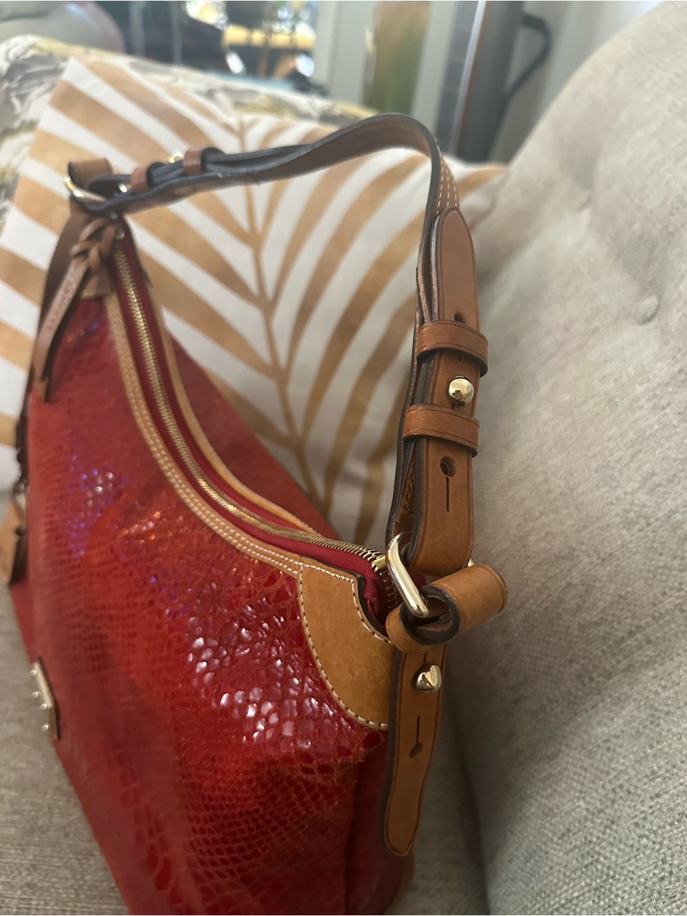 Dooney & Bourke Red & Tan Embossed Leather Shoulder Bag w/keychain - Picture 16 of 16